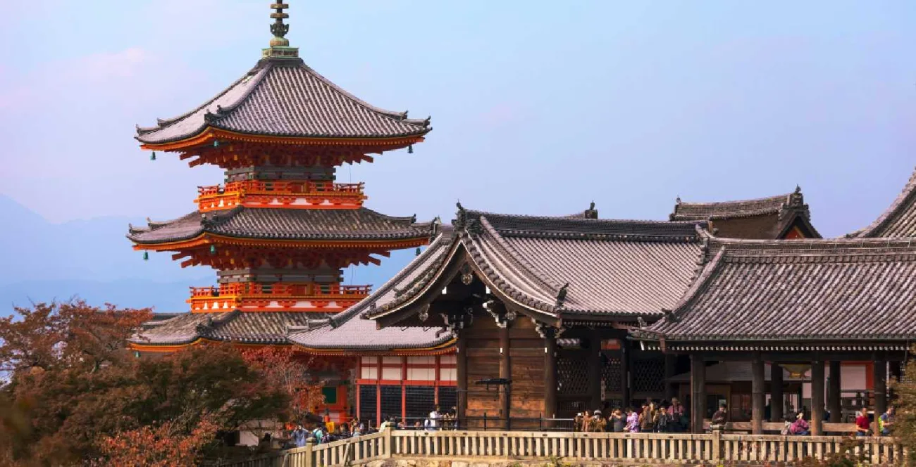 Kiyomizu Dera: Guida al Tempio dell'Acqua Pura di Kyoto